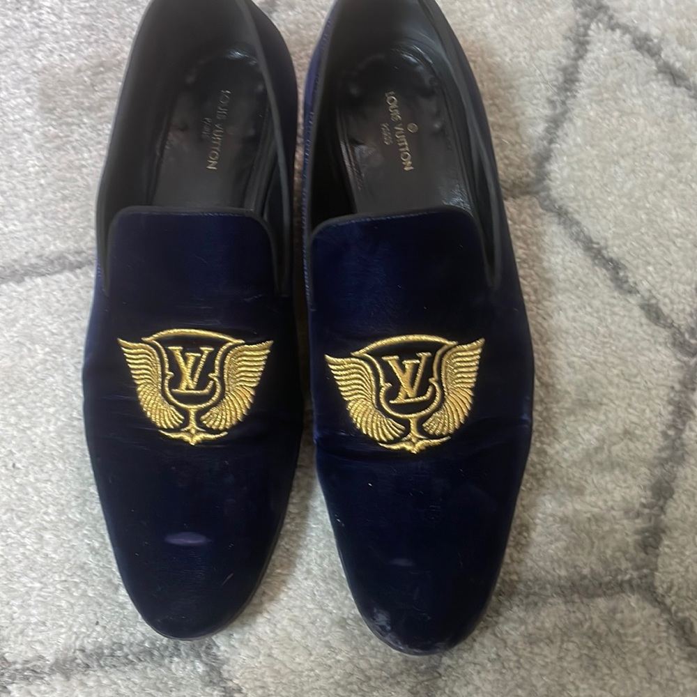 I’m selling hardly WORN  LV shoes
